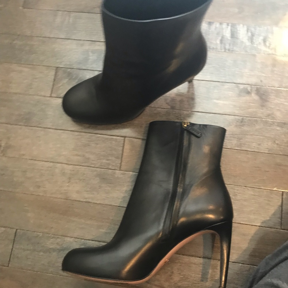 Gucci | Black Heeled Booties - Picture 4 of 6